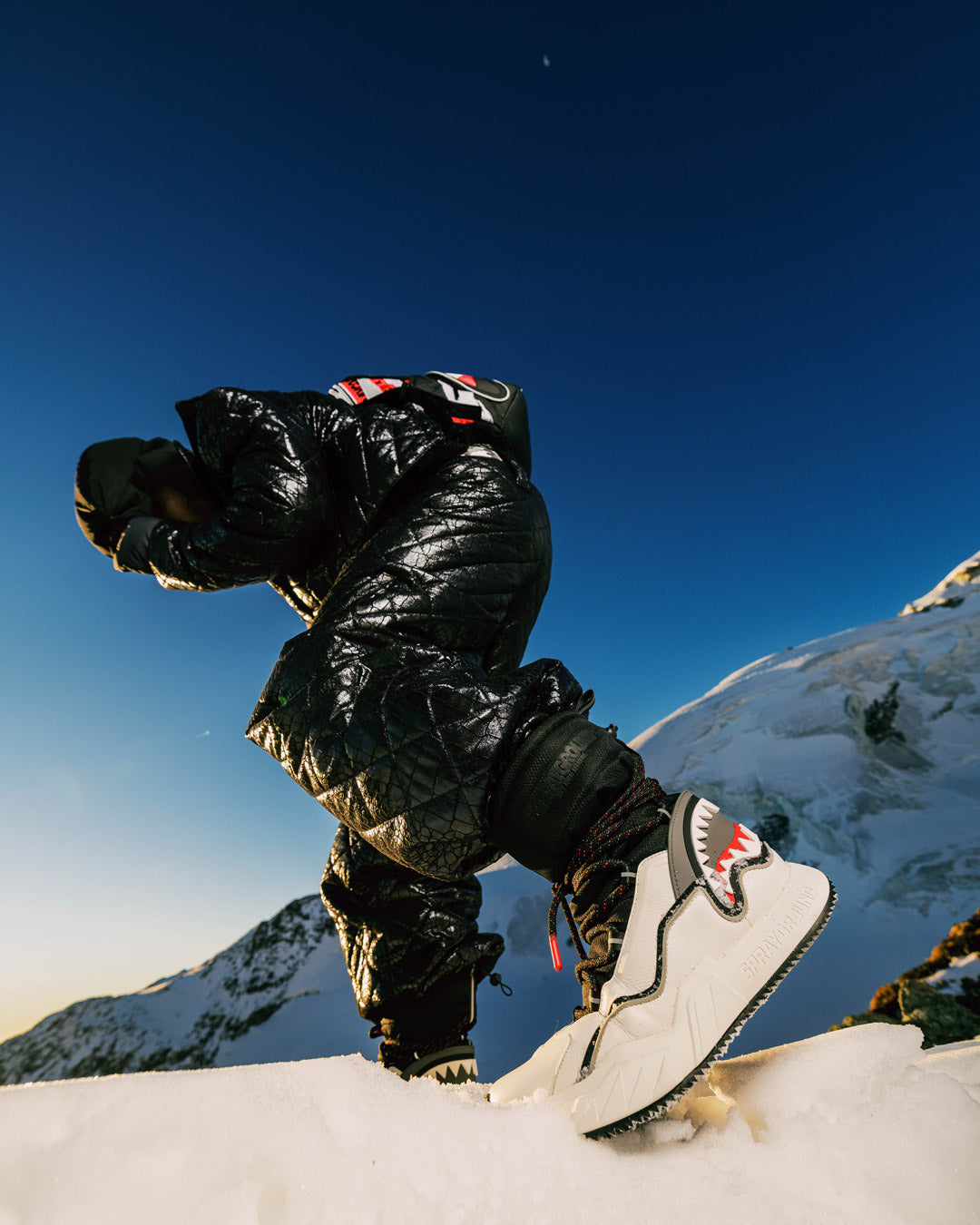 THE SHARKBBAG SKY HIGH SEEKERS BOOT - SIZES M/W